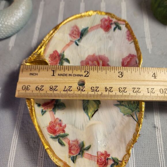 DECOUPAGE
CLAM SHELL DECOUPAGE PINK ROSES ON A CLAM SHELL TRINKET DISH - Picture 9 of 10